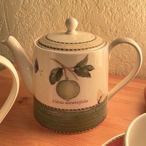 Wedgwood Teapot Queen’s Ware